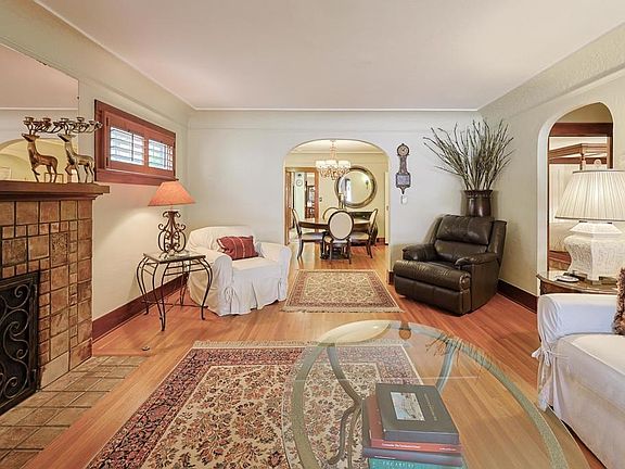 2nd image of 1027 Encino Row