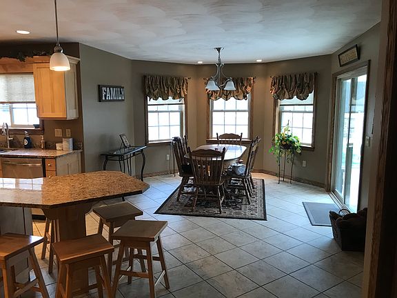 Kitchen Seating Area