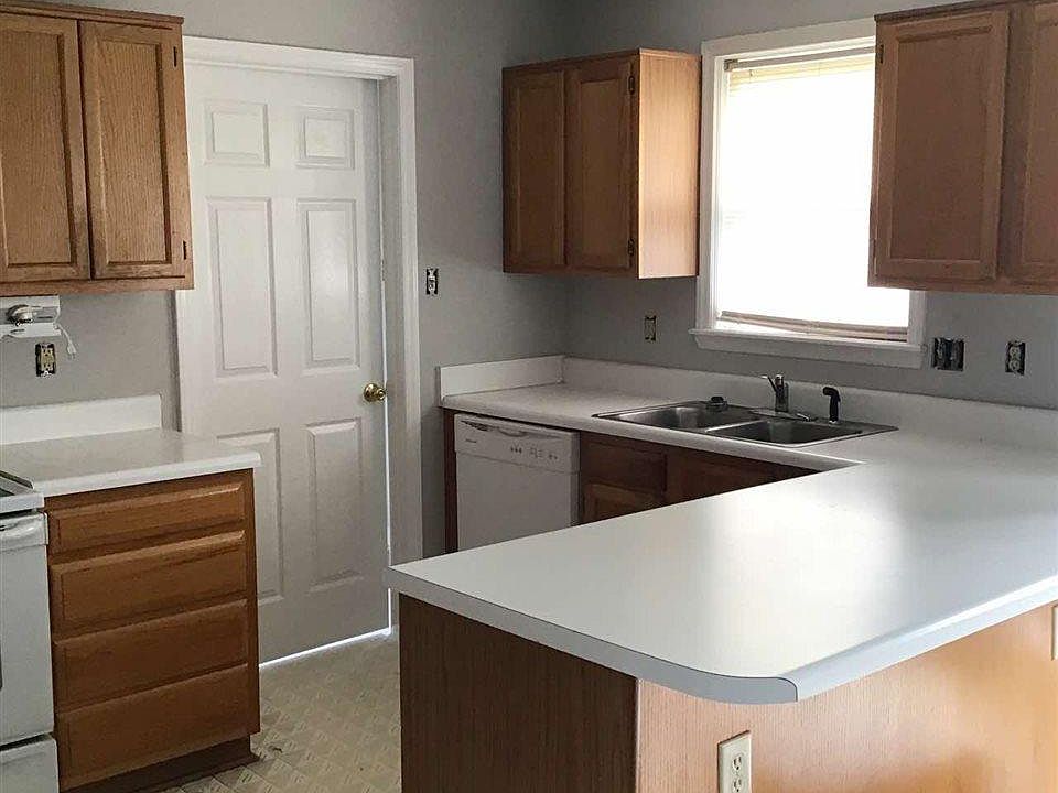 2nd image of 4501 Hidden Hollow Ln