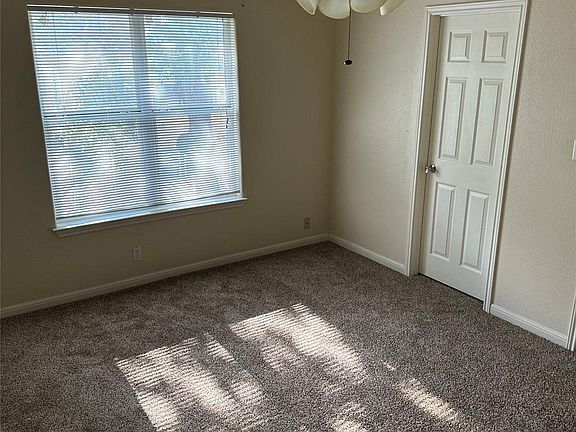 4th image of 900 Pecan St #203