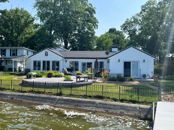 6184 Sunset Bch, Lake Odessa, MI 48849