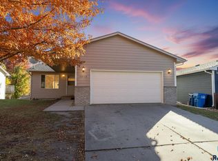 1513 E 71st St N, Sioux Falls, SD 57104
