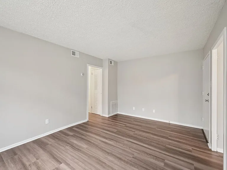 Clifton Woods Apartments — Photo 62