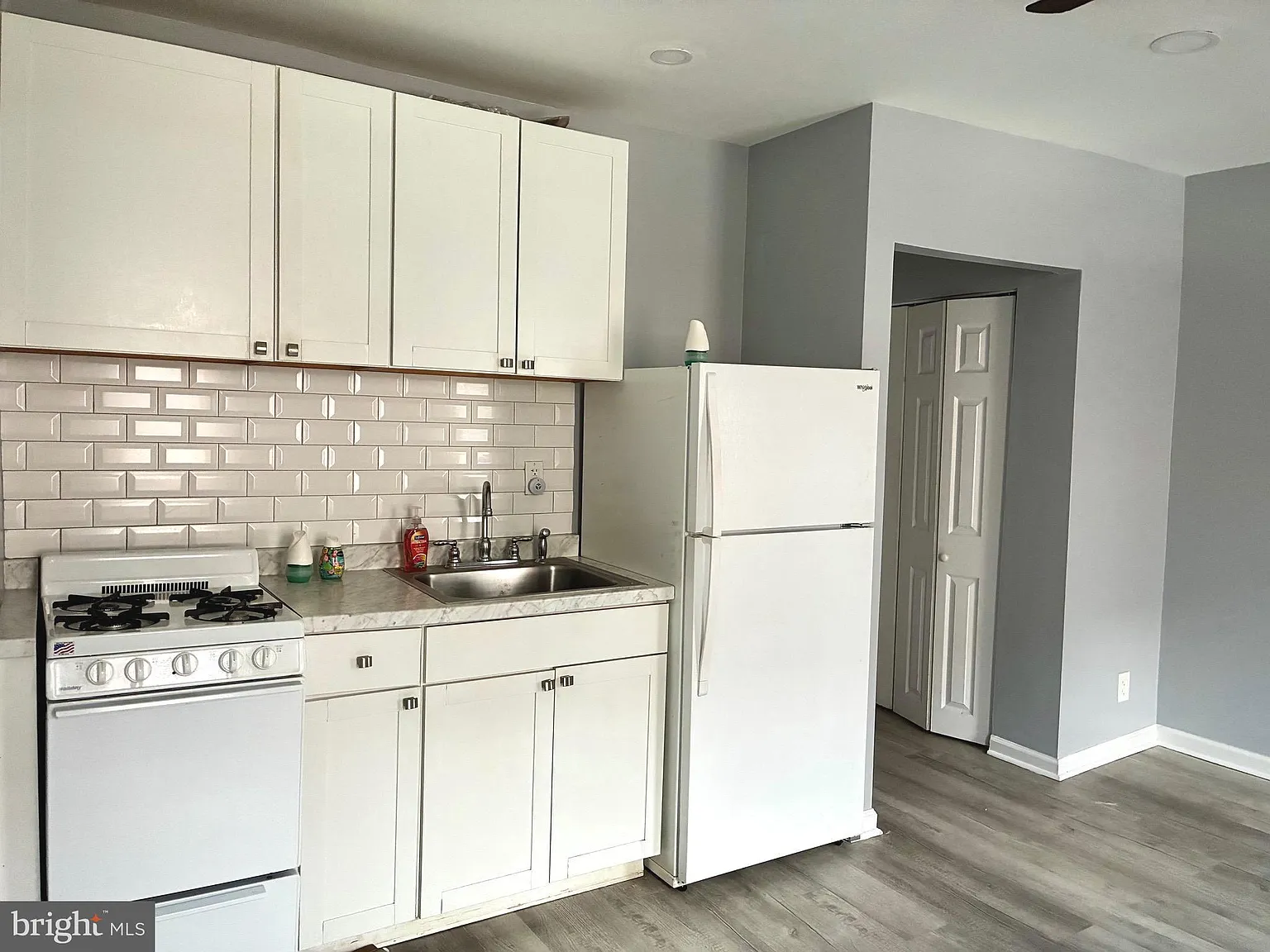 1 bed, 3840 sqft, $1,000 — Photo 1
