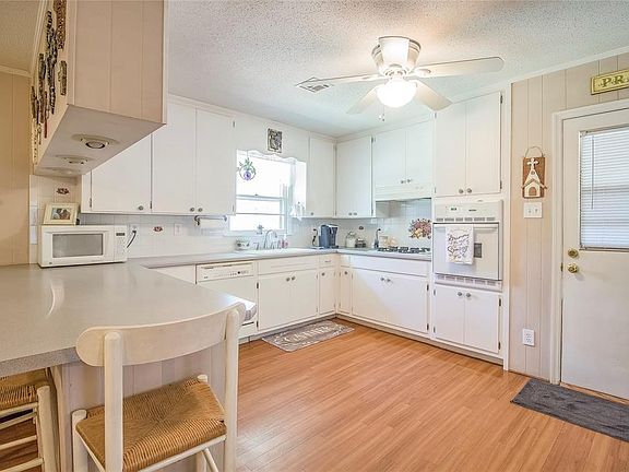 2nd image of 4045 Johnstown Dr