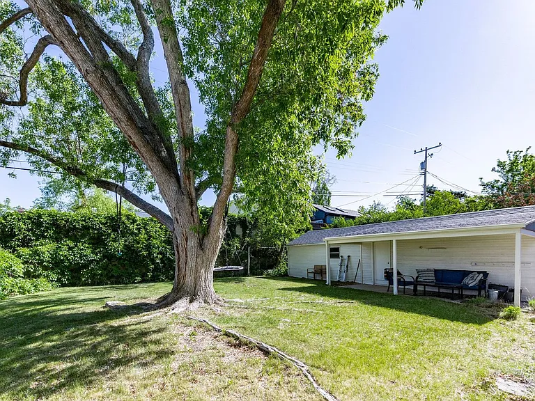 2327 E Bryan Ave — Photo 28