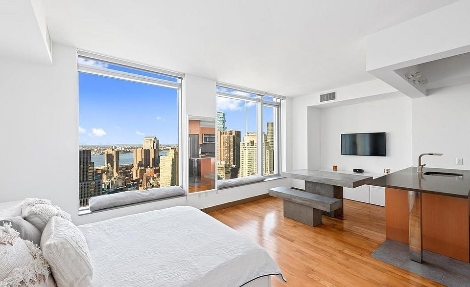 1st image of 8 Spruce St APT 27W