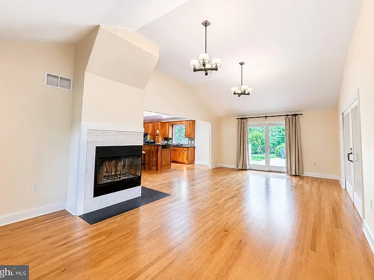 947 Cherry Hill Rd — Photo 12