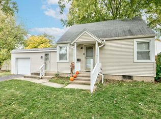 135 Oak Dr, Dekalb, IL 60115