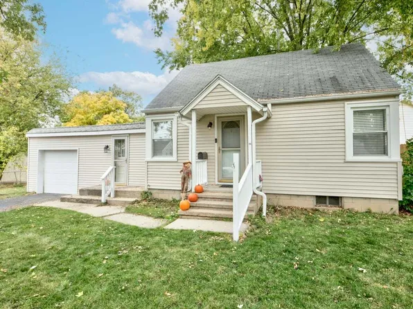 135 Oak Dr, Dekalb, IL 60115