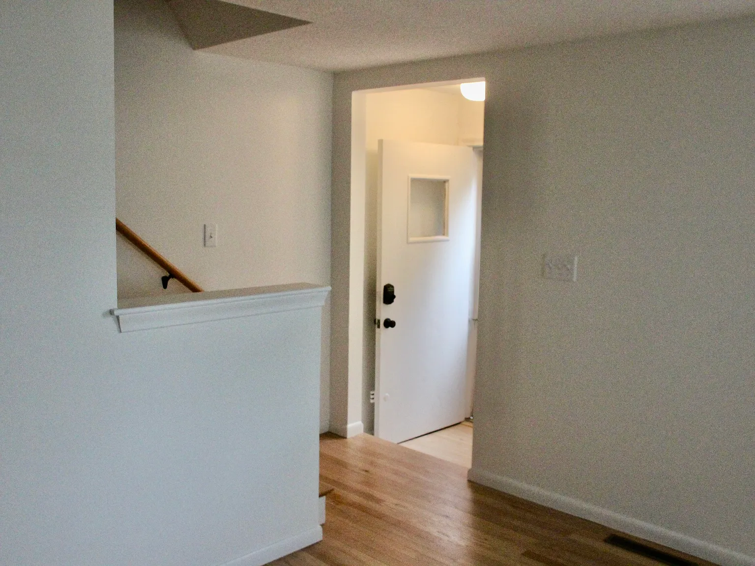 3 bed, 1.5 bath, 1338 sqft, $3,000 — Photo 2