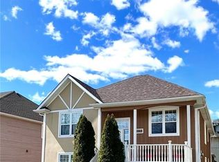 1060 Beach Blvd, Hamilton, ON L8H6Z4
