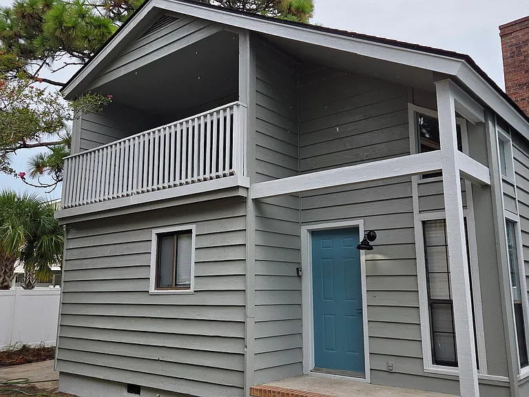 1906 Edge Dr — Photo 3