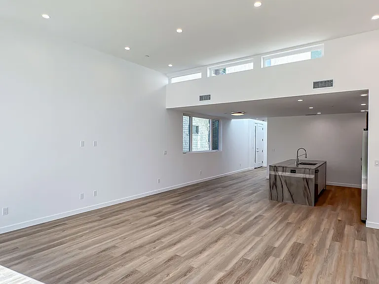 946 Lucile Ave — Photo 7
