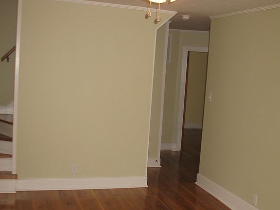 Living Room w/bay window
