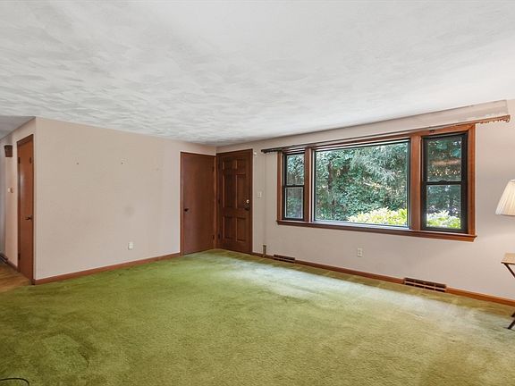 3rd image of 9 Conestoga Rd