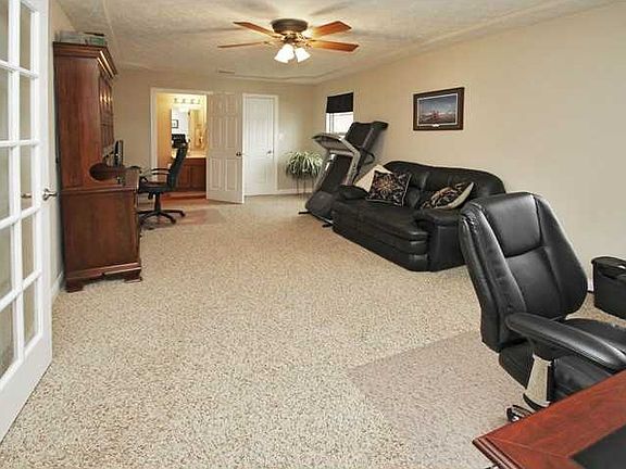 5th image of 846 Stephanie Ct
