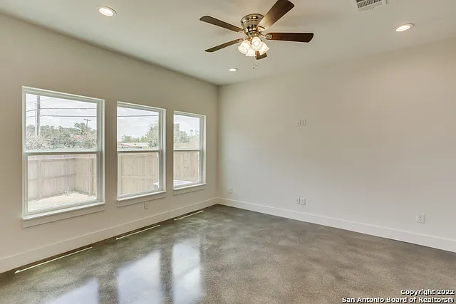 206 Topaz #1502 — Photo 13