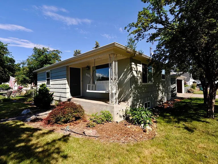 1223 E Saint Maries Ave — Photo 2