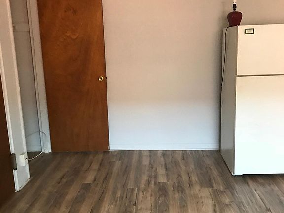 4th image of 903 E Cliveden St #4