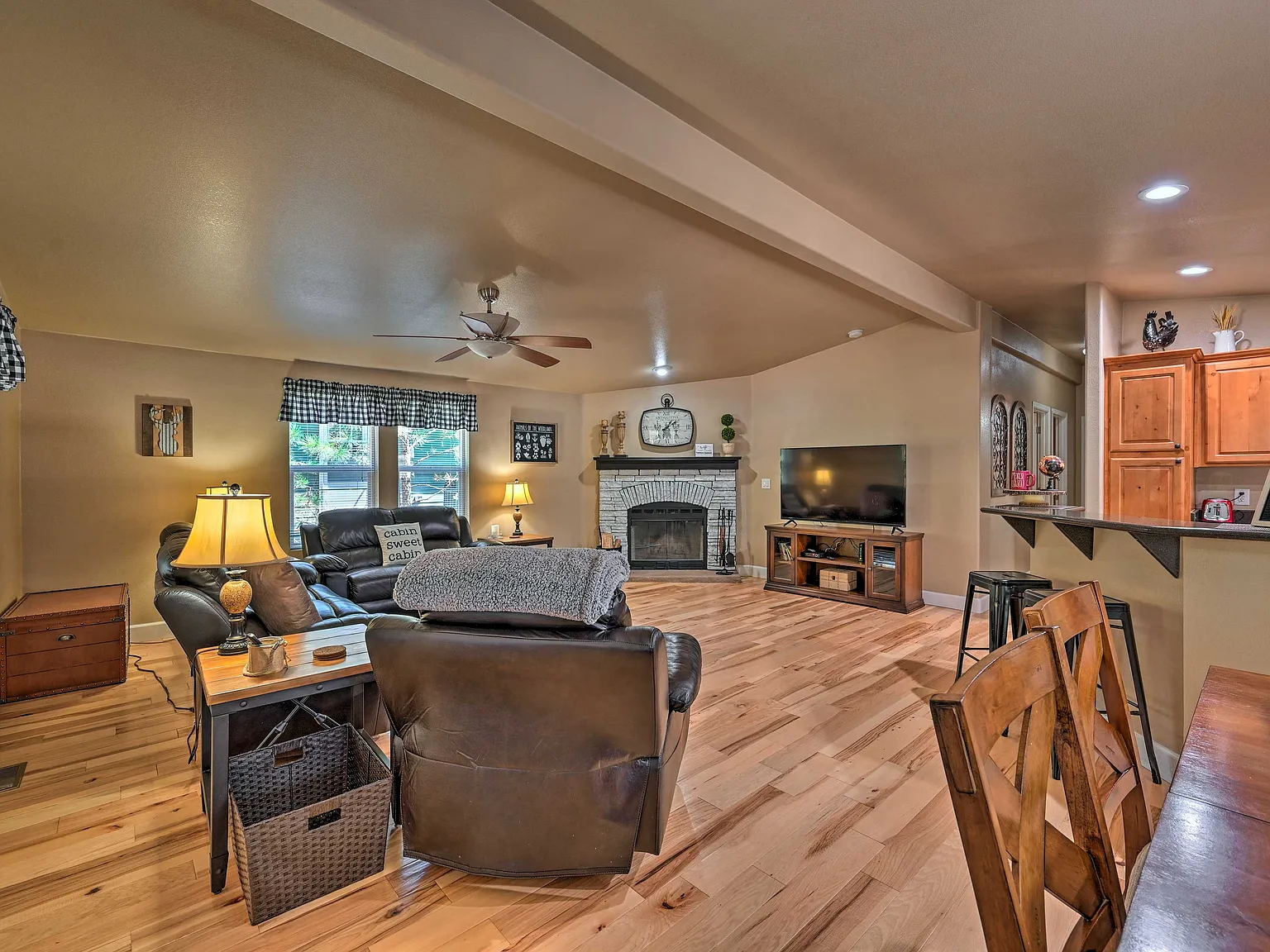 3 bed, 1404 sqft, $3,000 — Photo 4