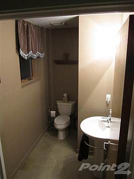5th image of 713 E 4th St #1