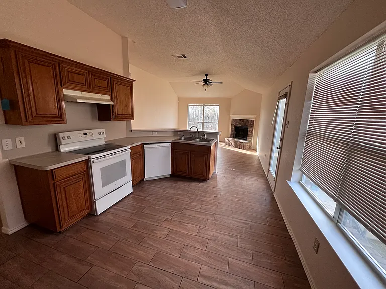 8555 Stetson Dr — Photo 8