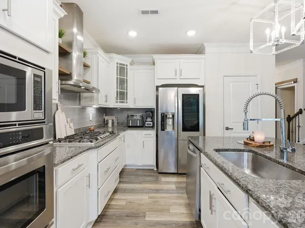 4870 Summerside Dr, Lake Wylie, SC 29710