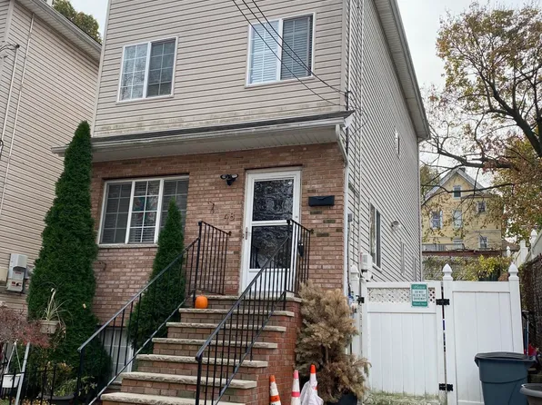 48 Layton Ave, Staten Island, NY 10301