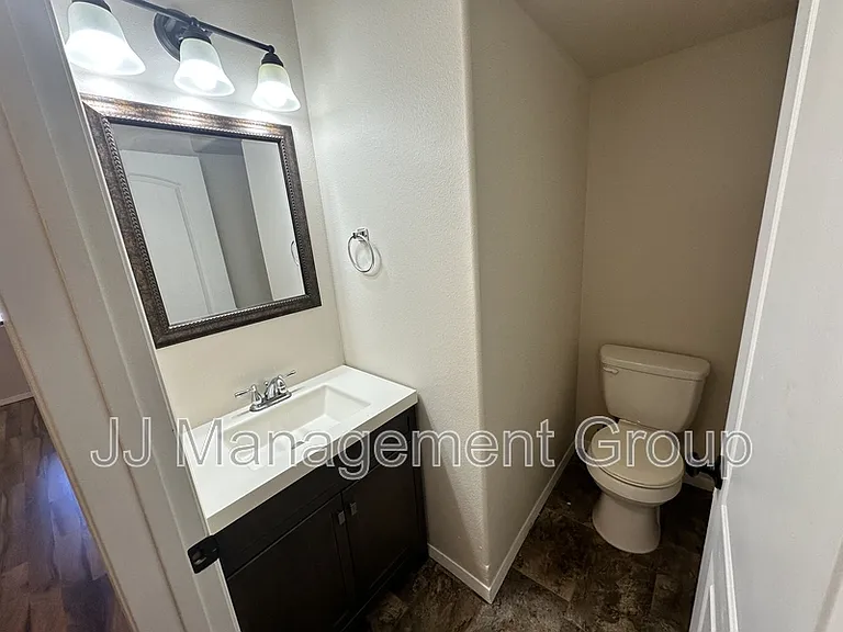 6205 N Astor St #4 — Photo 7