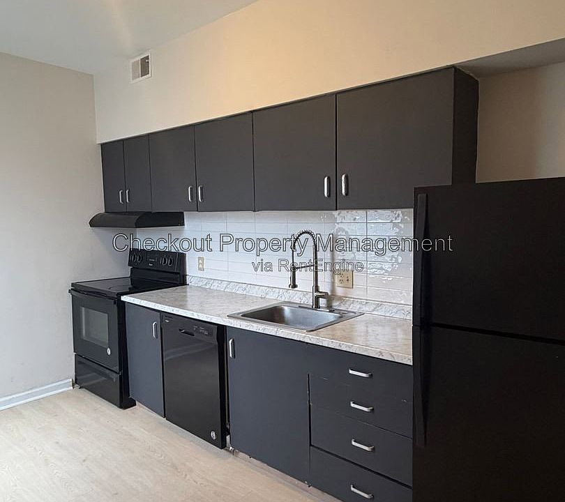 1st image of 5531 Pershing Ave APT 32