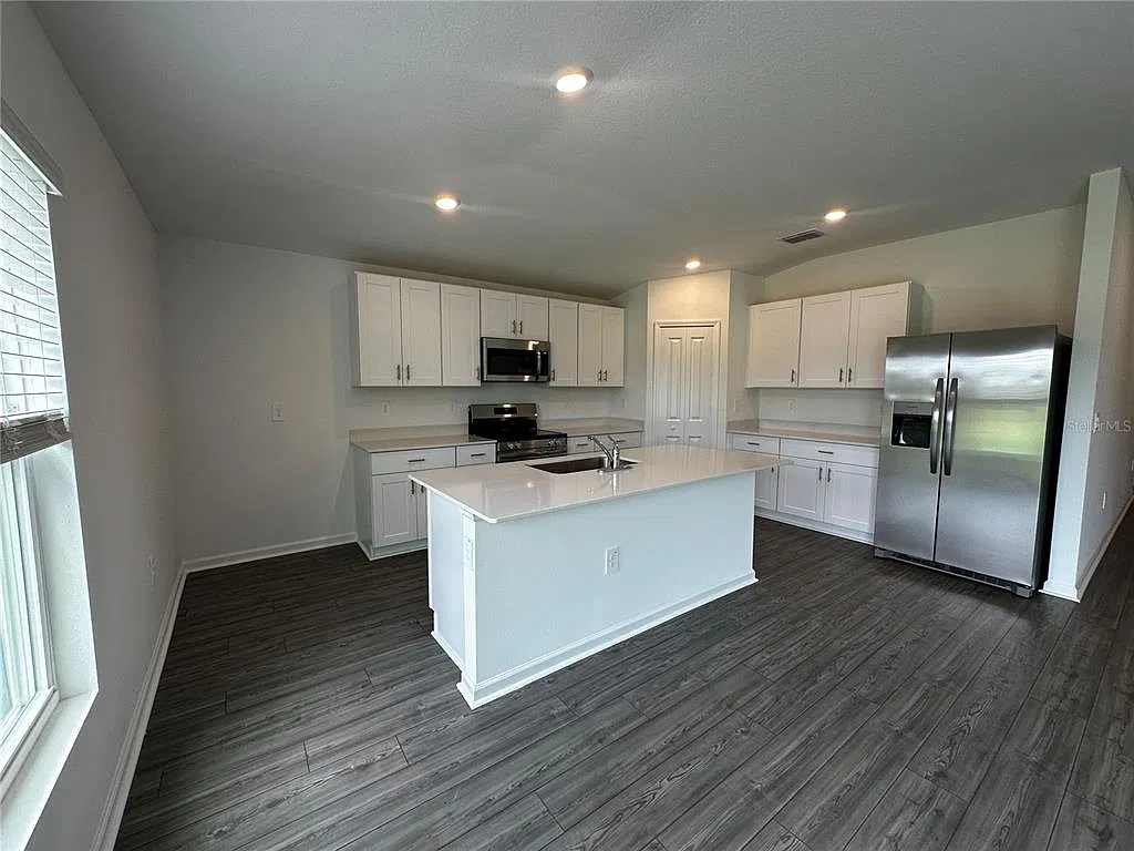 3 bed, 2.0 bath, 1843 sqft, $2,000 — Photo 3