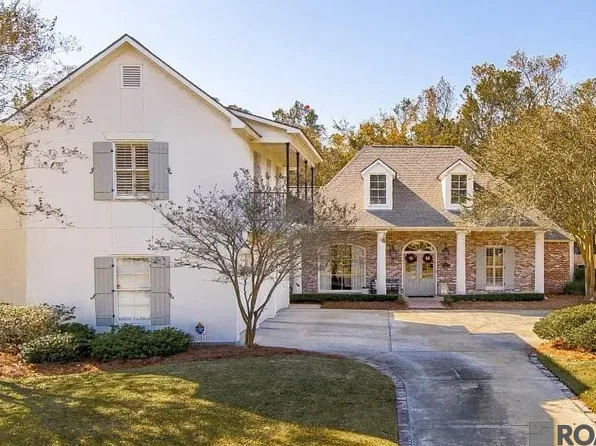 3232 Plantation Ct, Baton Rouge, LA 70820