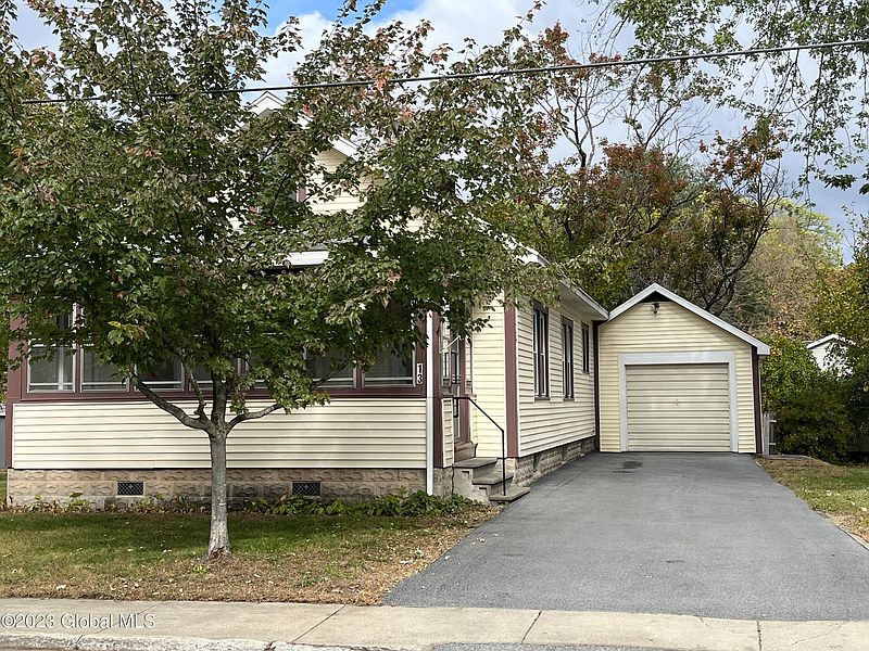 3rd image of 13 Stewart Avenue