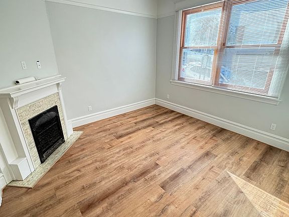 4th image of 2016-2024 Taylor St #2016