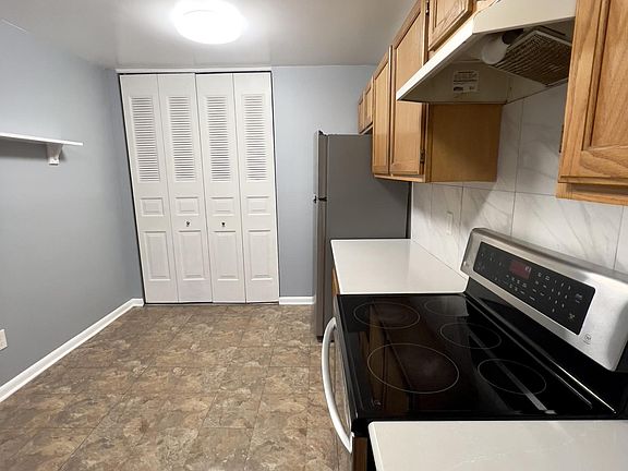 stove view / Laundry closet