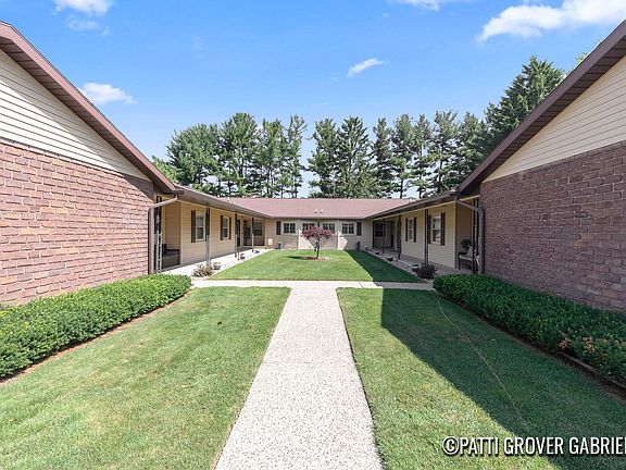 2nd image of 7498 Pinegrove Dr