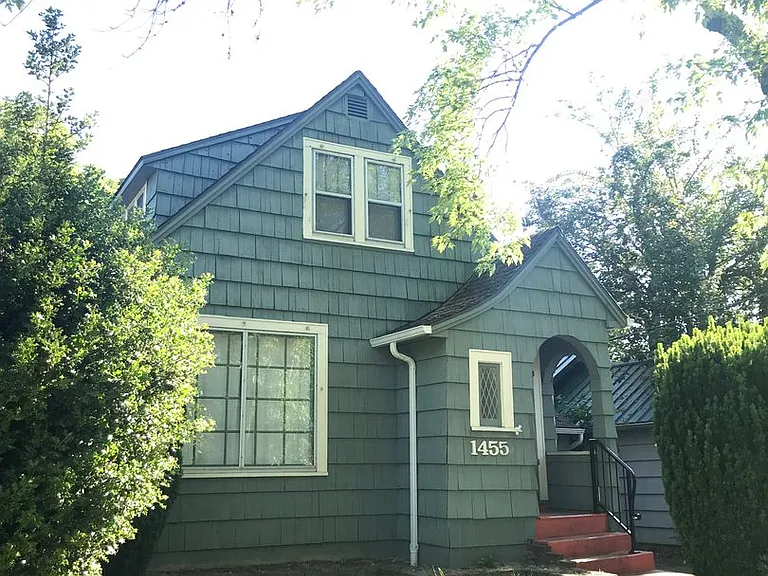 1455 NW Harrison Blvd — Photo 1