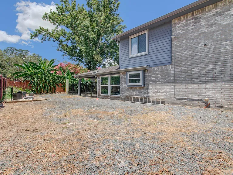 2122 Courtshire Ln — Photo 29