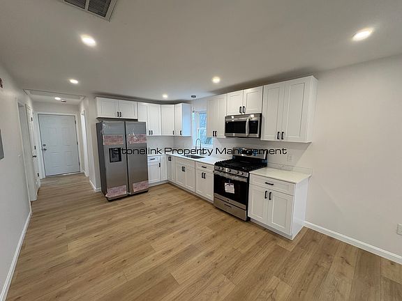 3rd image of 1014 Douglas Ave #2