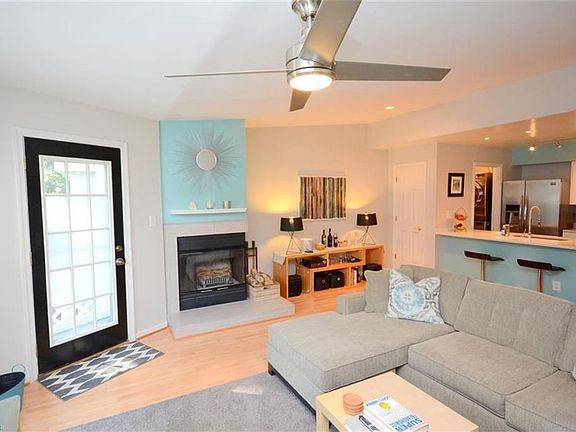 Delightful Great Rm w/ FP and Lots of Room for Furniture!