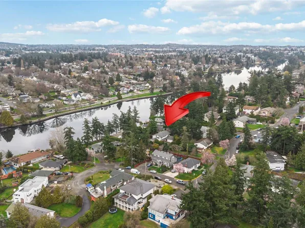 1388 Treebank Rd W, Esquimalt, BC V9A 6Y8