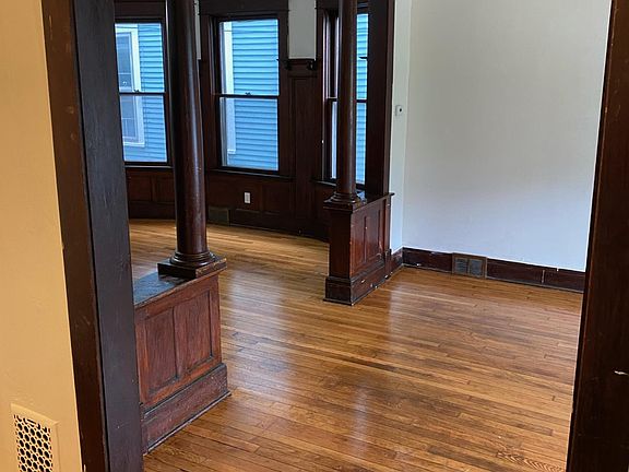 4th image of 393 Plymouth Ave