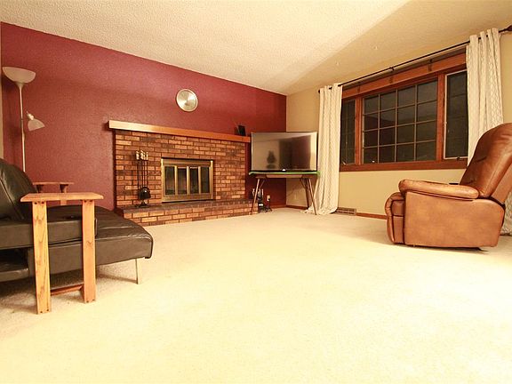 3rd image of 2912 Valley High Dr