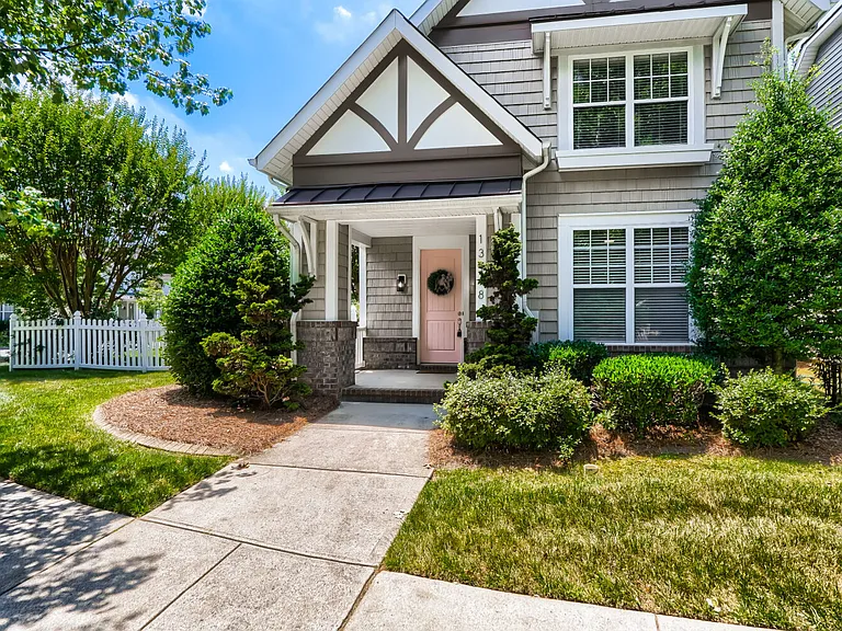 13718 Aldenbrook Dr — Photo 2