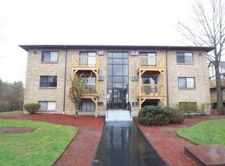 9 Lancelot Ct APT 8, Salem, NH 03079