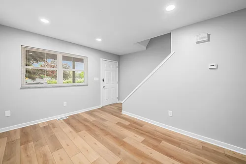 4039 Lincoln Ave Photo 1