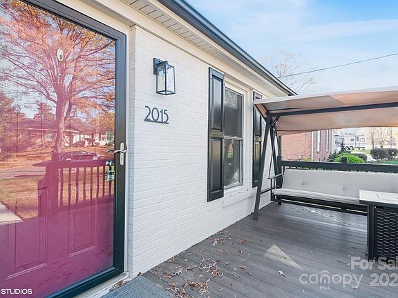5th image of 2015 Parkdale Ave