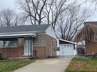 33907 Cheryl St, Clinton Township, MI 48035