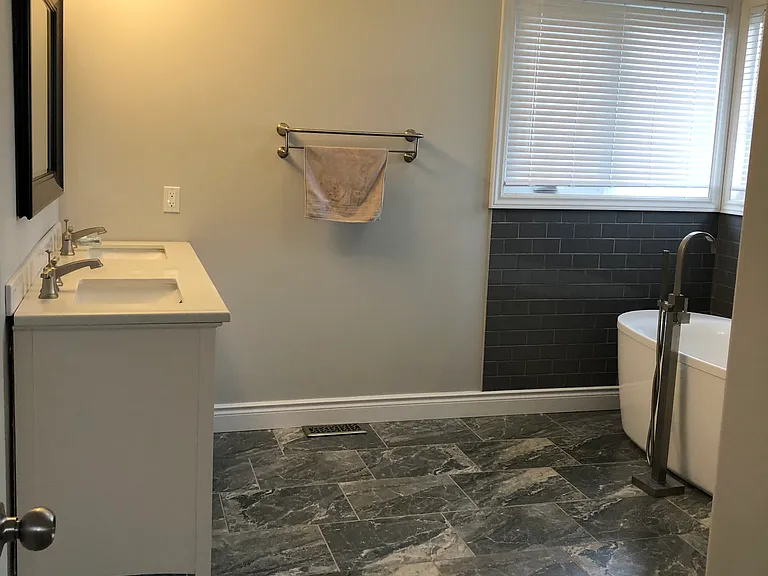 456 Weston Cres #2 — Photo 2